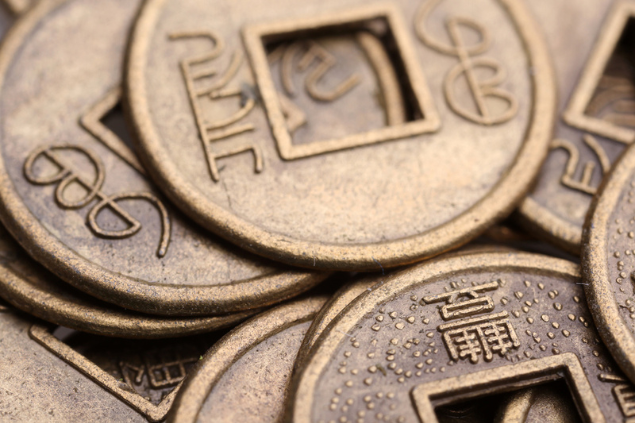 Medalhões com os símbolos do Horóscopo Chinês