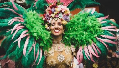 Penteado ideal para compor o look de carnaval