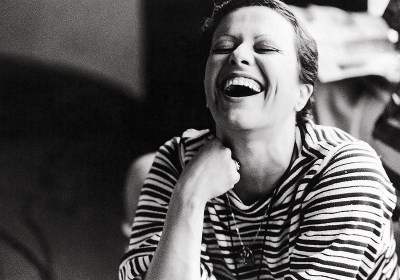 Cantora Elis Regina sorrindo.