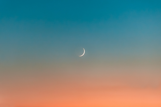 Lua Crescente no céu