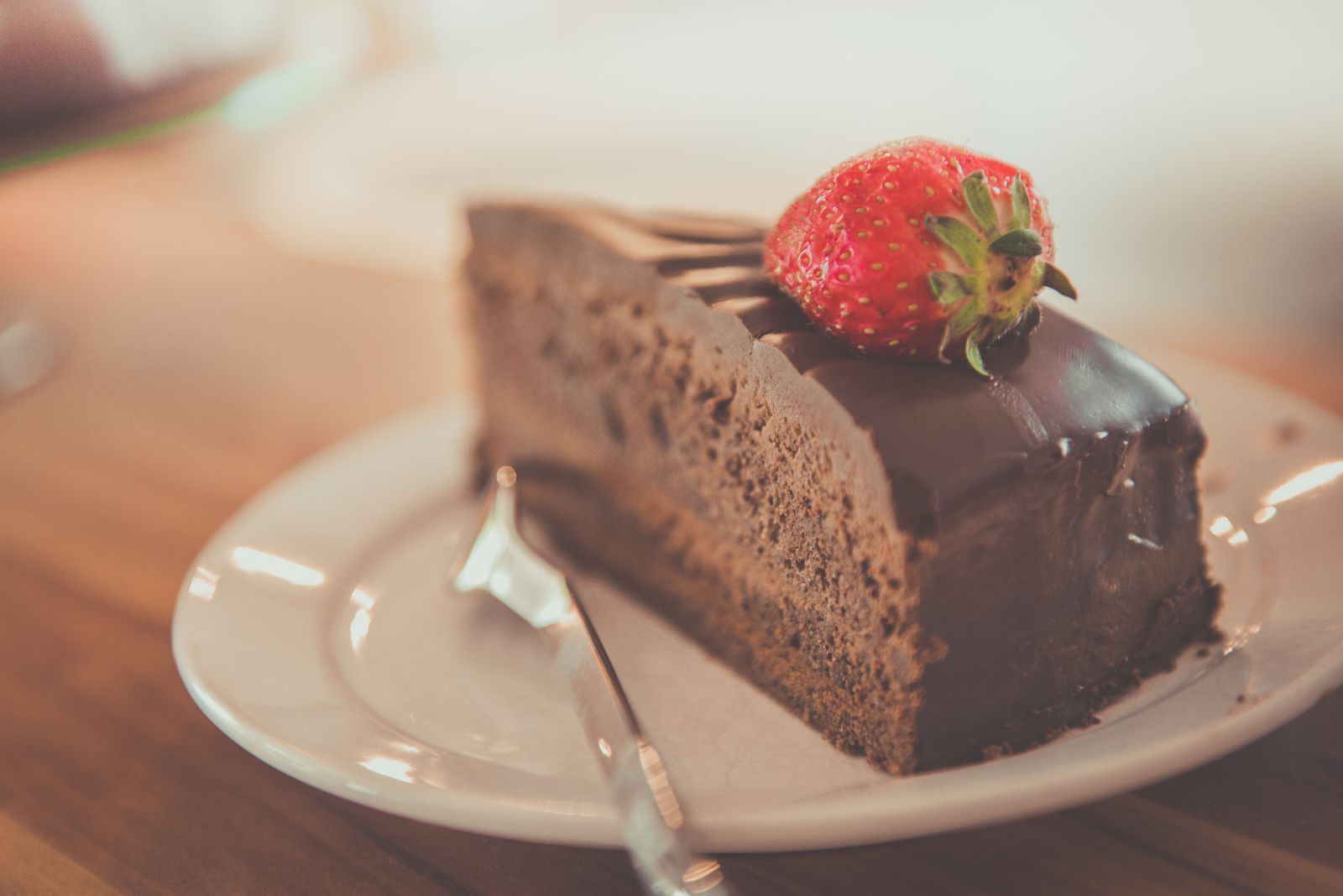 Bolo de chocolate em um prato